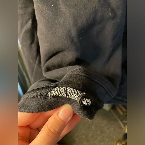 Under Armour Women’s Black Cropped Sweatshirt with Drawstring Loose Style - Picture 3 of 6